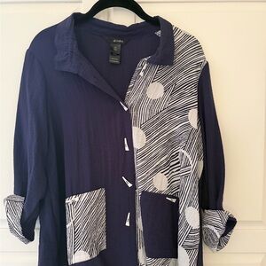 Ali Miles Navy Blue and White Button-Down Shirt